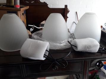 3 nieuwe hanglampen. Nieuw gekocht, maar toch niet ons ding. beschikbaar voor biedingen