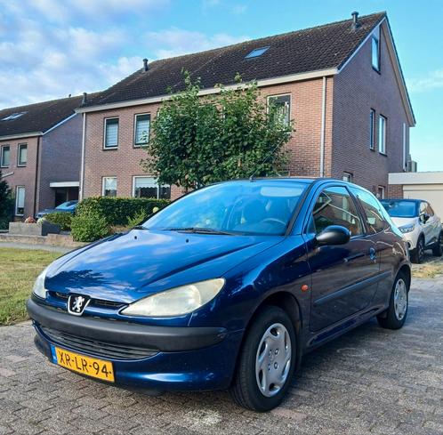 Peugeot 206 1.4 XR (APK 05-02-2026), Auto's, Peugeot, Particulier, ABS, Airbags, Centrale vergrendeling, Radio, Benzine, Euro 2