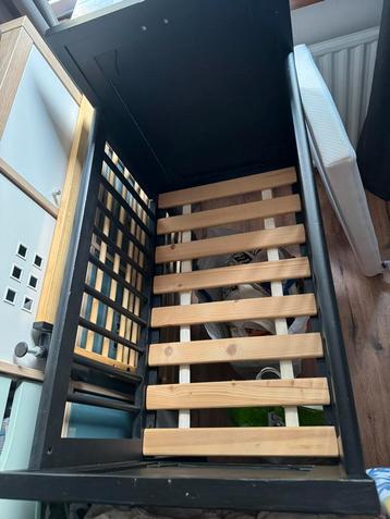 Wieg met lattenbodem (eventueel inclusief matras) beschikbaar voor biedingen