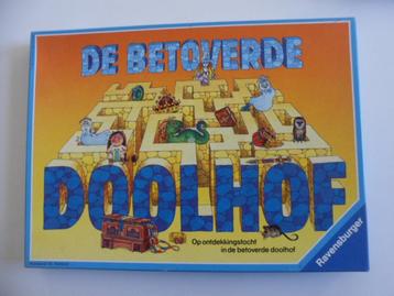 De betoverde doolhof beschikbaar voor biedingen