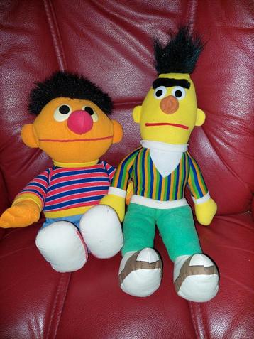 Ernie en Bert Sesamstraat knuffels beschikbaar voor biedingen