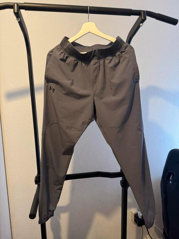 Under Armour Trainingsbroek Grijs (2x), Kleding | Heren, Broeken en Pantalons, Zo goed als nieuw, Maat 48/50 (M), Grijs, Ophalen of Verzenden