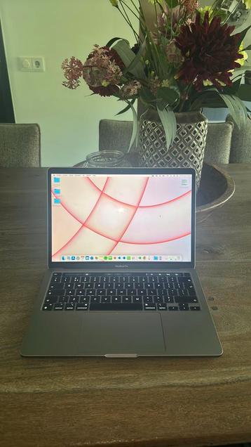 Macbook Pro M1 (2020) - 8 GB en 256 SSD beschikbaar voor biedingen