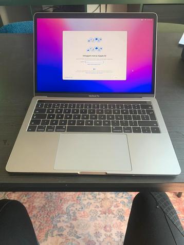 MacBook Pro 2016, 13-inch, 256GB opslag beschikbaar voor biedingen