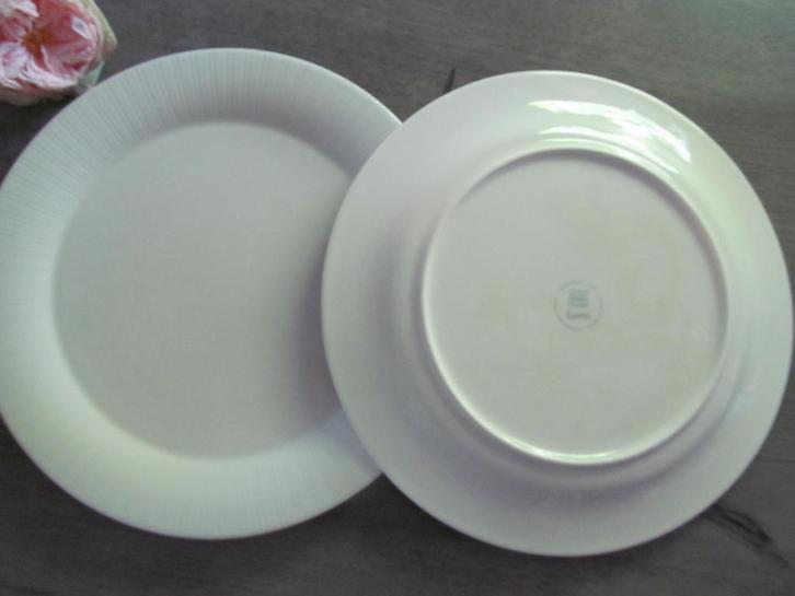 2 Arabia Finland Lumi Borden 30 cm d., Huis en Inrichting, Keuken | Servies, Zo goed als nieuw, Bord(en), Overige stijlen, Keramiek