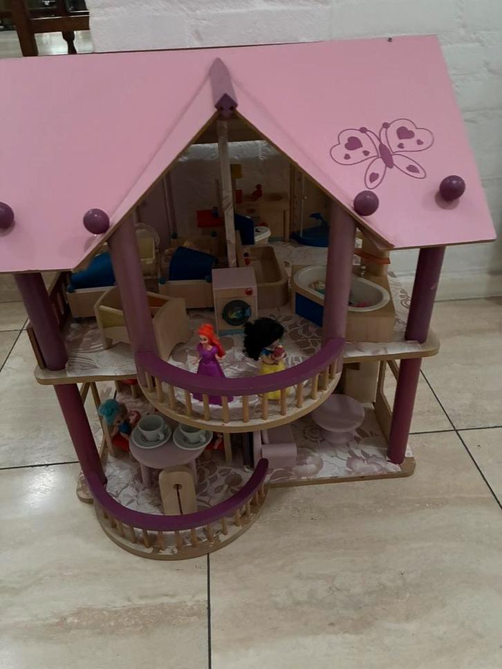 Prachtig roze poppenhuis met meubels en poppetjes, Kinderen en Baby's, Speelgoed | Poppenhuizen, Gebruikt, Poppenhuis, Ophalen