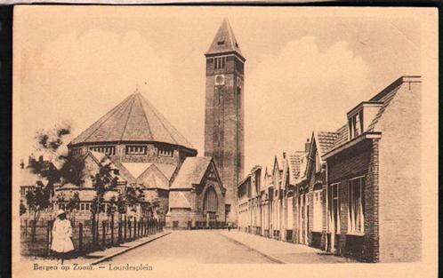 Bergen op Zoom, 2krt. Lourdesplein & Gesticht Ouden v Dagen, Verzamelen, Ansichtkaarten | Nederland, Gelopen, Noord-Brabant, 1920 tot 1940