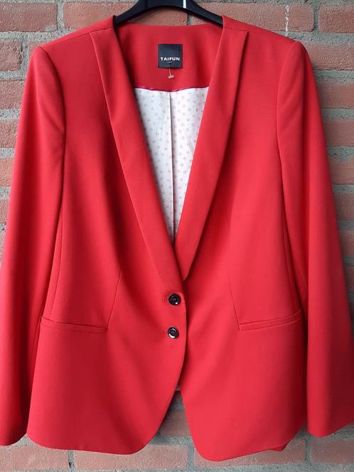 Taifun rood blazer jasje maat 46 ., Kleding | Dames, Jasjes, Kostuums en Pakken, Zo goed als nieuw, Maat 46/48 (XL) of groter