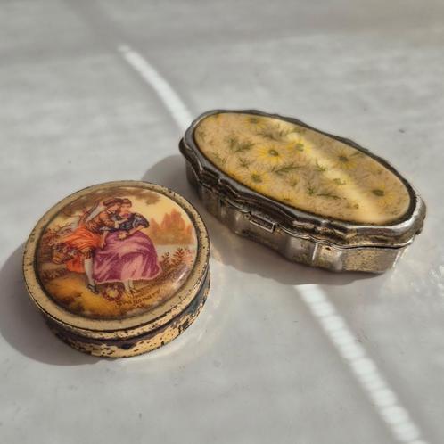 2 vintage metalen pillendoosjes, Huis en Inrichting, Woonaccessoires | Overige, Gebruikt, Ophalen of Verzenden