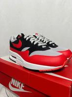 NIEUW IN DOOS! Maat 43 - Nike Air Max 1 Light Crimson, Overige kleuren, Verzenden, Nike, Nieuw