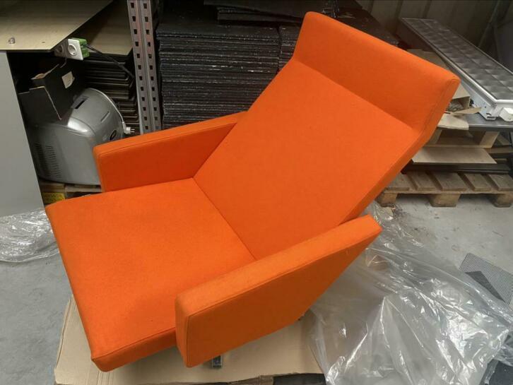 Lensvelt Kuip fauteuil kleur oranje met draaiend onderstel, Huis en Inrichting, Fauteuils, Zo goed als nieuw, Metaal, Stof, 75 tot 100 cm