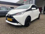 Toyota Aygo 1.0 VVT-i x-play navi camera nette auto, Auto's, Toyota, Voorwielaandrijving, Euro 5, Start-stop-systeem, 4 stoelen