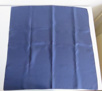 Vintage Jago Donkerblauwe satijnen carré halsdoek, sjaal beschikbaar voor biedingen