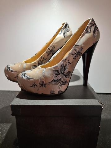 Elegante Blauw-Witte Bloemenprint Hoge Hakken – Maat 39,5 beschikbaar voor biedingen