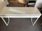 “IKEA” Witte Tafel Met Glasbedekking, Huis en Inrichting, Ophalen, 100 tot 150 cm, Zo goed als nieuw, Glas