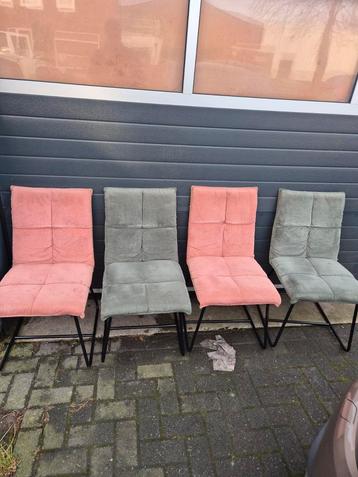 Tekoop leuke eetkamerstoelen  beschikbaar voor biedingen