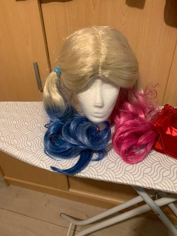 Harley Quinn Pruik Blond met Blauwe & Roze Vlechten beschikbaar voor biedingen
