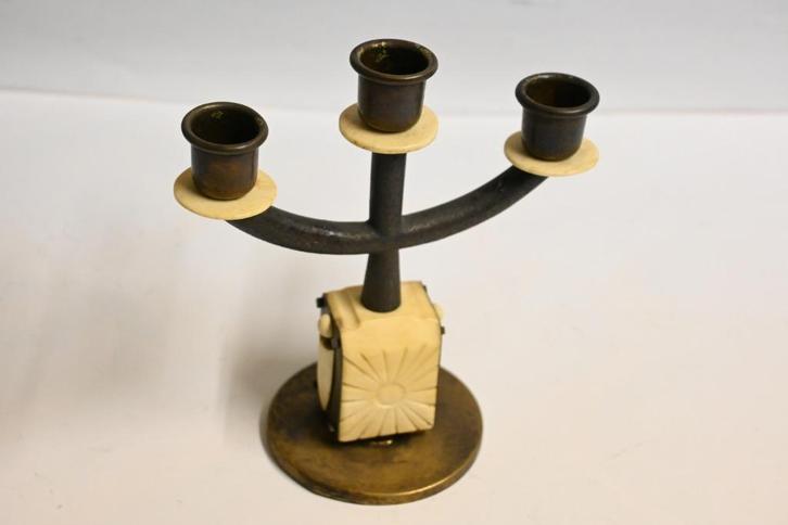 kandelaar met snijwerk in been heilig vuur spiritueel, Antiek en Kunst, Antiek | Kandelaars, Koper of Brons, Ophalen of Verzenden
