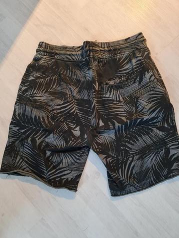 mooie korte heren broek maat XL   *24*3 beschikbaar voor biedingen
