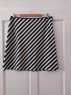 Gestreepte rok zwart/wit tot knie merk Expresso maat 44, Kleding | Dames, Rokken, Expresso, Zwart, Maat 42/44 (L), Ophalen of Verzenden