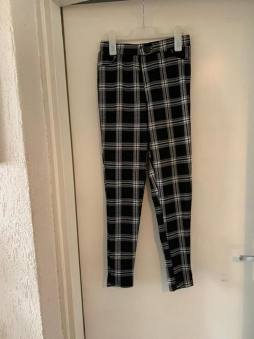 Zwart/witte broek van Janina. Maat S, Kleding | Dames, Broeken en Pantalons, Zo goed als nieuw, Maat 36 (S), Zwart, Lang, Ophalen of Verzenden
