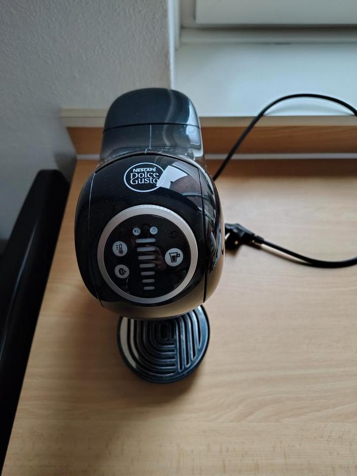 Nescafé Dolce Gusto Genio S Plus KP340B, Witgoed en Apparatuur, Koffiezetapparaten, Gebruikt, Koffiepads en cups, Koffiemachine