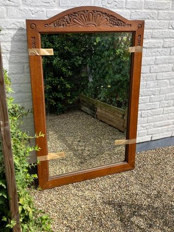 spiegel in houten kader beschikbaar voor biedingen