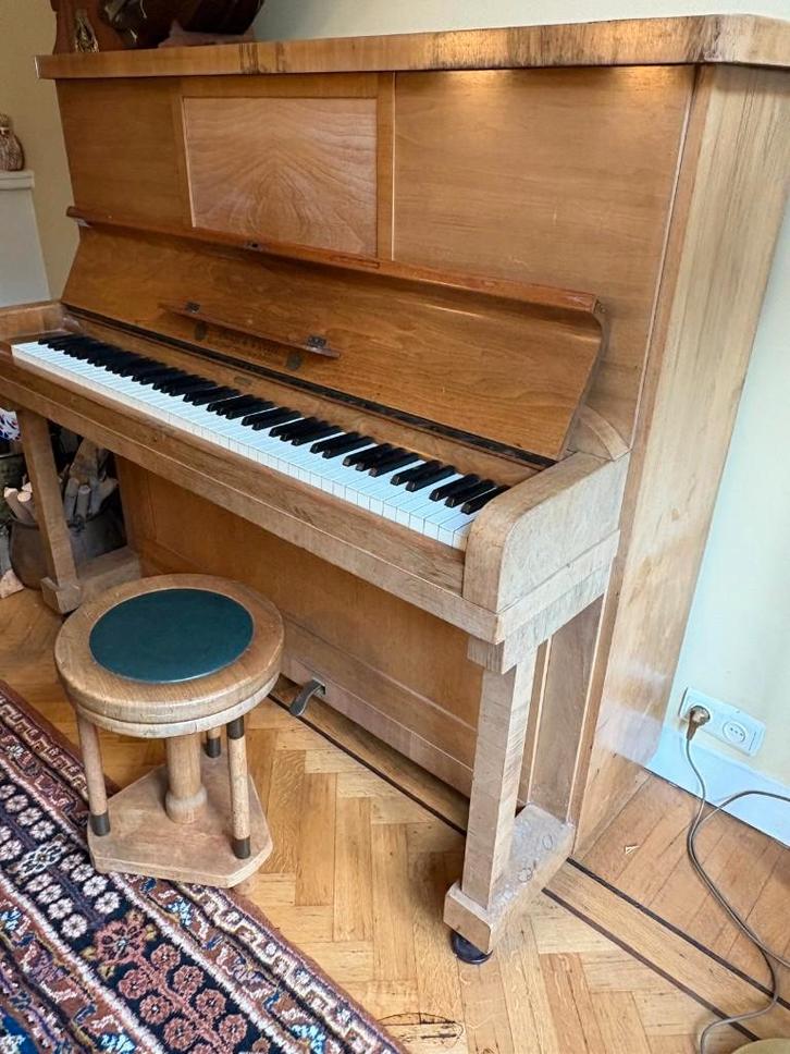 Piano (Bogs & Voigt) met verstelbare pianokruk, Muziek en Instrumenten, Piano's, Gebruikt, Piano, Bruin, Ophalen