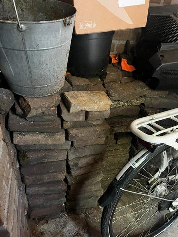 Gratis op te halen. Tuintegels beschikbaar voor biedingen