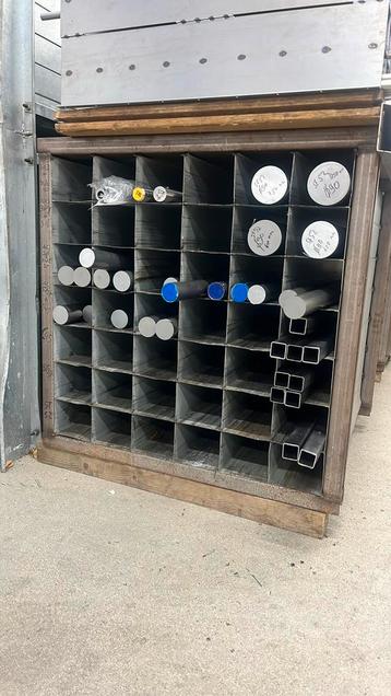 robuust materiaalrek voor stafmateriaal / kokers / buizen beschikbaar voor biedingen
