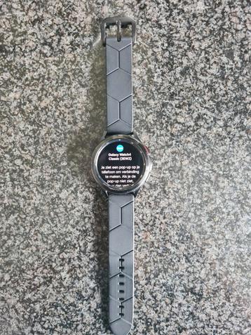 Samsung Galaxy Watch 4 Classic 46mm met BALR band beschikbaar voor biedingen