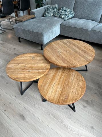 Industriële teak houten salontafel set van 3 beschikbaar voor biedingen