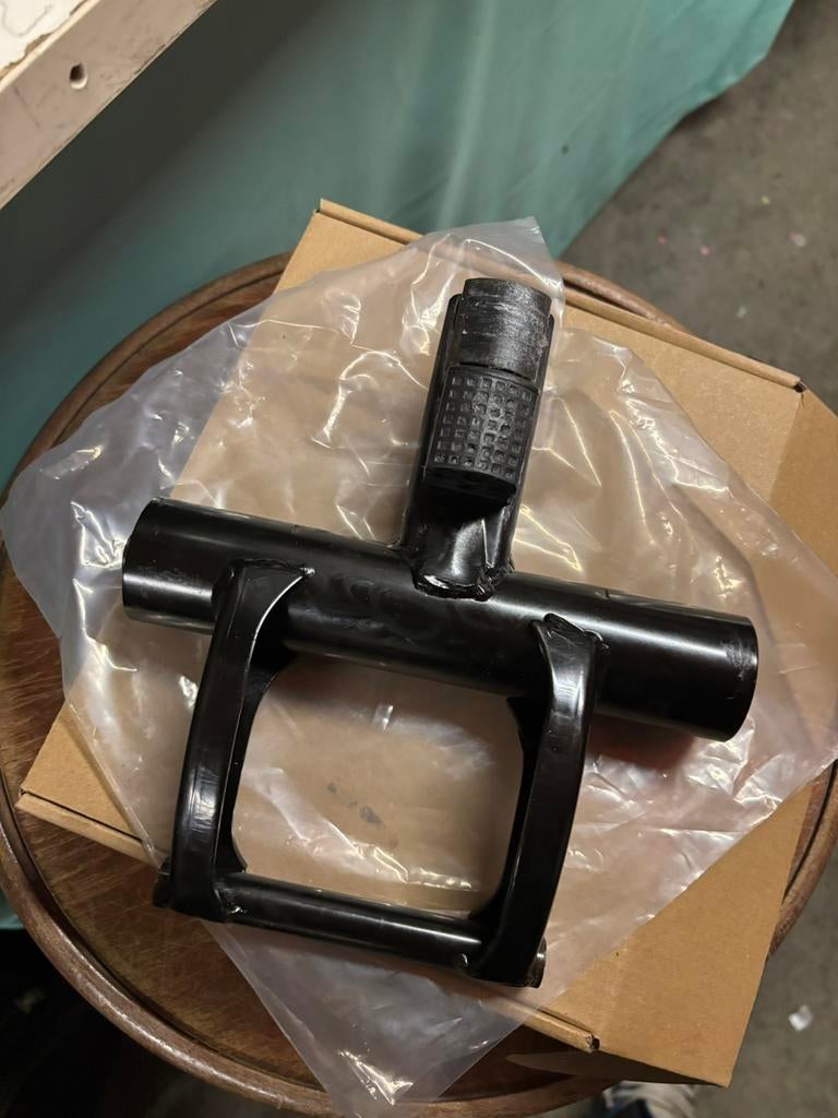 Nageltje nieuw subframe piaggio 2 t, Fietsen en Brommers, Ophalen of Verzenden, Zo goed als nieuw