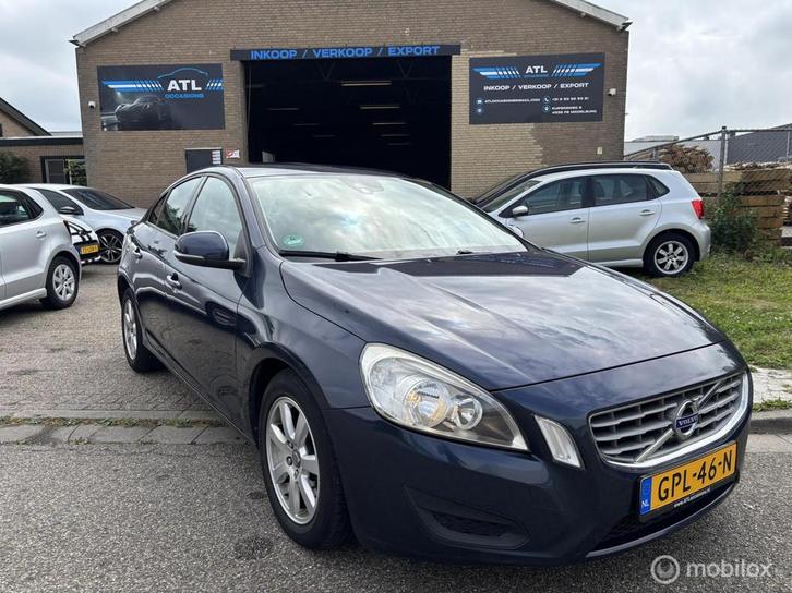 Zeer Nette Volvo S60 1.6 T3 VOLLEDIG DEALER! NIEUWE APK, Auto's, Volvo, Bedrijf, Te koop, S60, ABS, Airbags, Airconditioning, Alarm