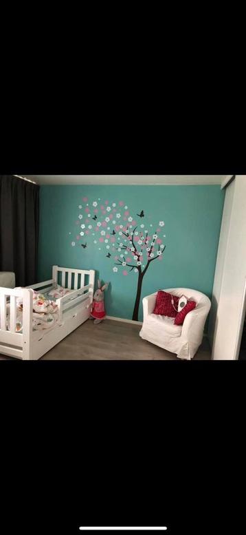 Wit kinderbed met lades beschikbaar voor biedingen