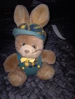 Konijn knuffel konijntje met pet tuinbroek strik groen geel, Ophalen of Verzenden, Zo goed als nieuw