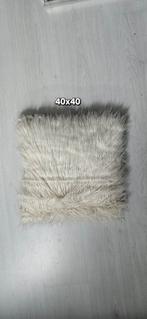 White fluffy/fur cushion | Wit pluizig/bontkussen, Ophalen of Verzenden, Zo goed als nieuw, Wit, Vierkant