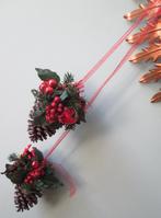 Kerst Hangers Rood 2 Gedecoreerde Dennenappels Vogels & Lint, Diversen, Kerst, Ophalen of Verzenden, Nieuw