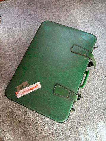 Vintage heel oud reiskoffer. Afmeting 65 x 44 x 20 beschikbaar voor biedingen