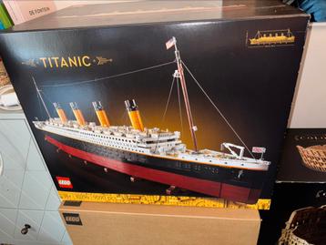 Lego titanic 10294 met doos beschikbaar voor biedingen