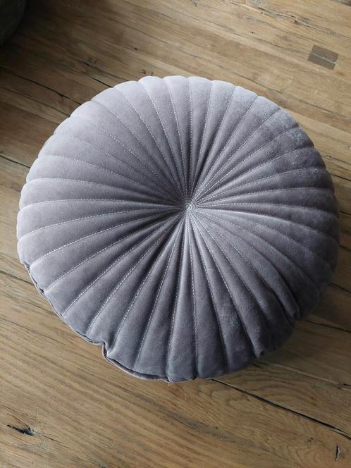 Prachtig velours sierkussen in nieuwstaat 40 cm, Huis en Inrichting, Woonaccessoires | Kussens, Zo goed als nieuw, Paars, Vierkant