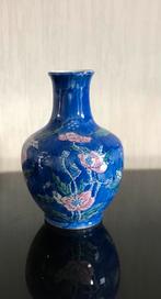 Chinees vaasje blauw, Huis en Inrichting, Woonaccessoires | Vazen, Aardewerk of Porselein, Zo goed als nieuw, Minder dan 50 cm