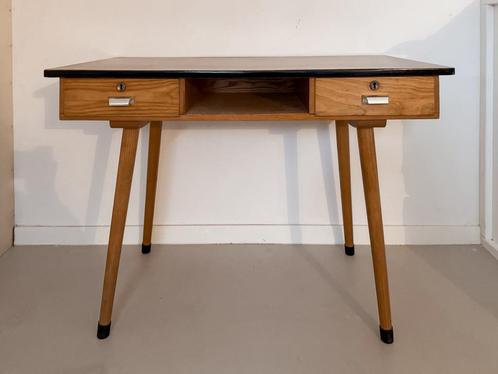 Vintage retro bureau, Huis en Inrichting, Bureaus, Zo goed als nieuw, Ophalen