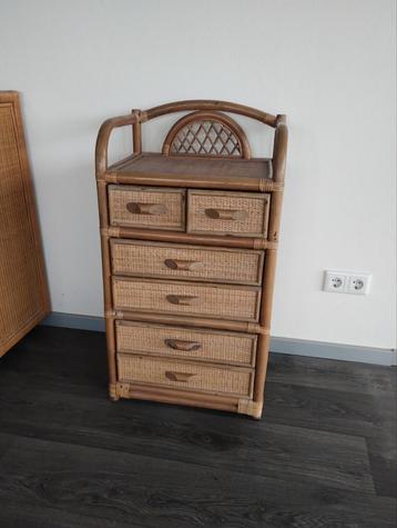 Rieten Kast met Lades beschikbaar voor biedingen