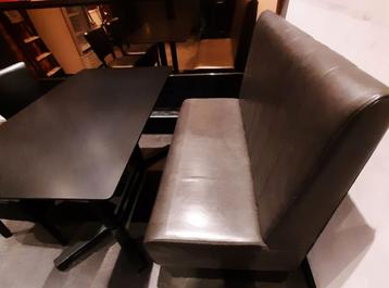 Bankje klaptafel en stoelen beschikbaar voor biedingen