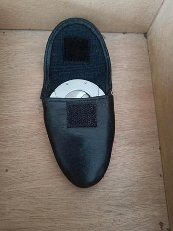 SIGARENKNIPPER XIKAR XI1 INCLUSIEF LEDEREN HOES, NIEUWSTAAT! beschikbaar voor biedingen