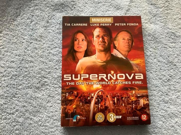 Supernova - The Day the World Catches Fire (DVD), Cd's en Dvd's, Dvd's | Overige Dvd's, Zo goed als nieuw, Boxset, Vanaf 12 jaar