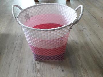 Rieten mand, o.a. leuk voor in een meidenkamer beschikbaar voor biedingen