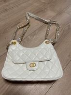 Witte Schoudertas met Gouden Details - Nieuw, Sieraden, Tassen en Uiterlijk, Tassen | Damestassen, Ophalen, Nieuw, Wit, Schoudertasje