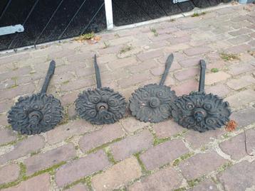 Oude muurankers - Set van 4 beschikbaar voor biedingen